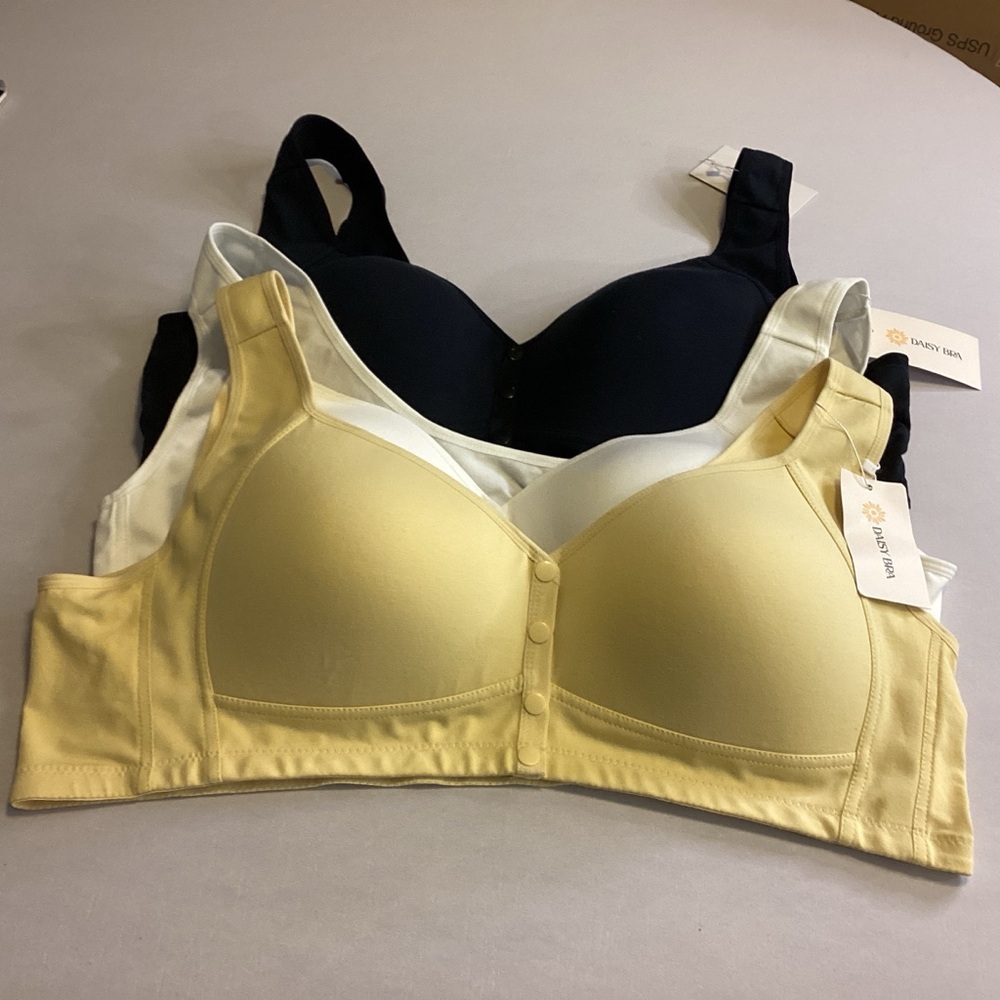 NWT Daisy Black, White and Yellow Front Snap Bras SZ 6XL